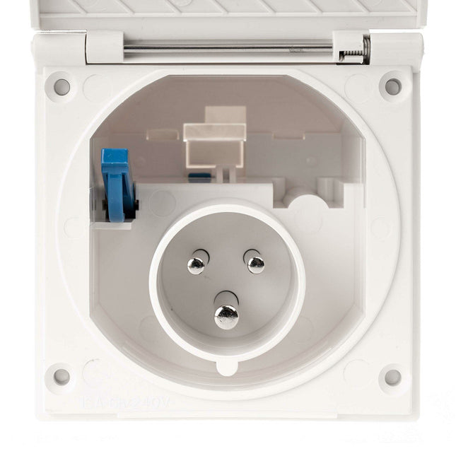 CEE White Electrical Socket with Cover